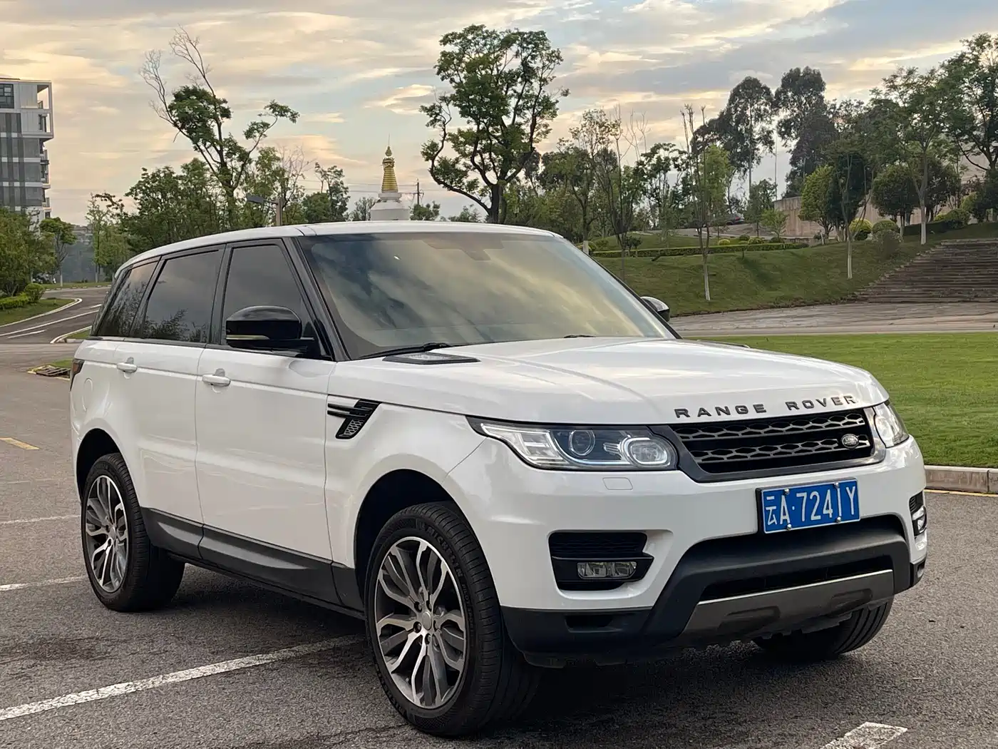 Land Rover Range Rover Sport 2016 Model 3.0 SC V6 HSE фото 3