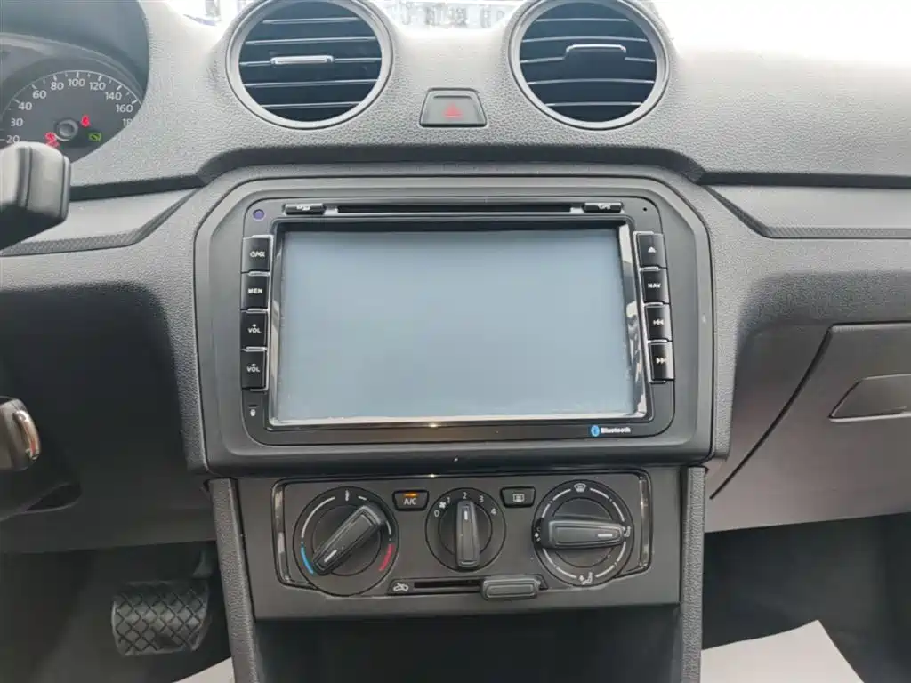 Volkswagen Jetta 2013 1.6L Automatic Fashion фото 13