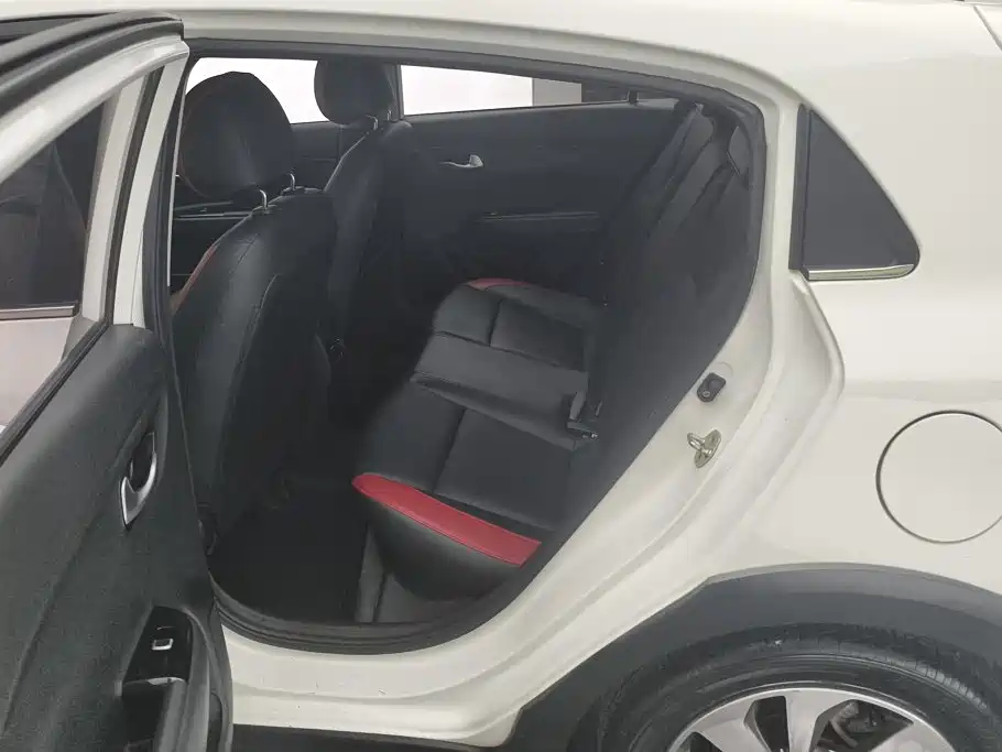 Photo 11 - Kia KX CROSS
