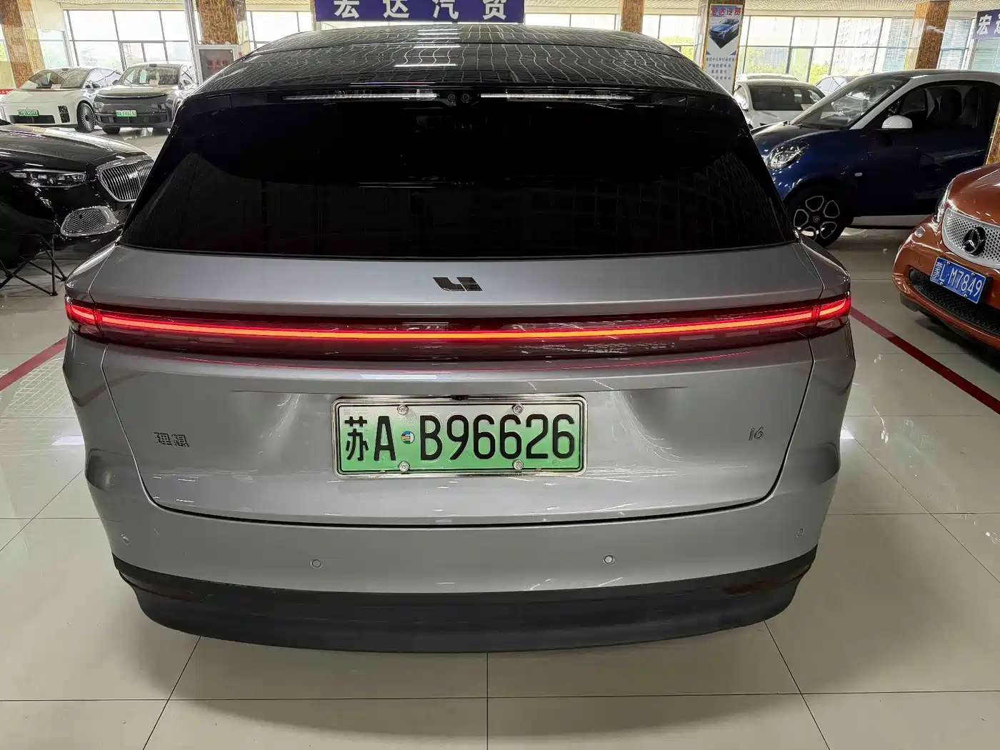 Фото 8 - Li Auto i6