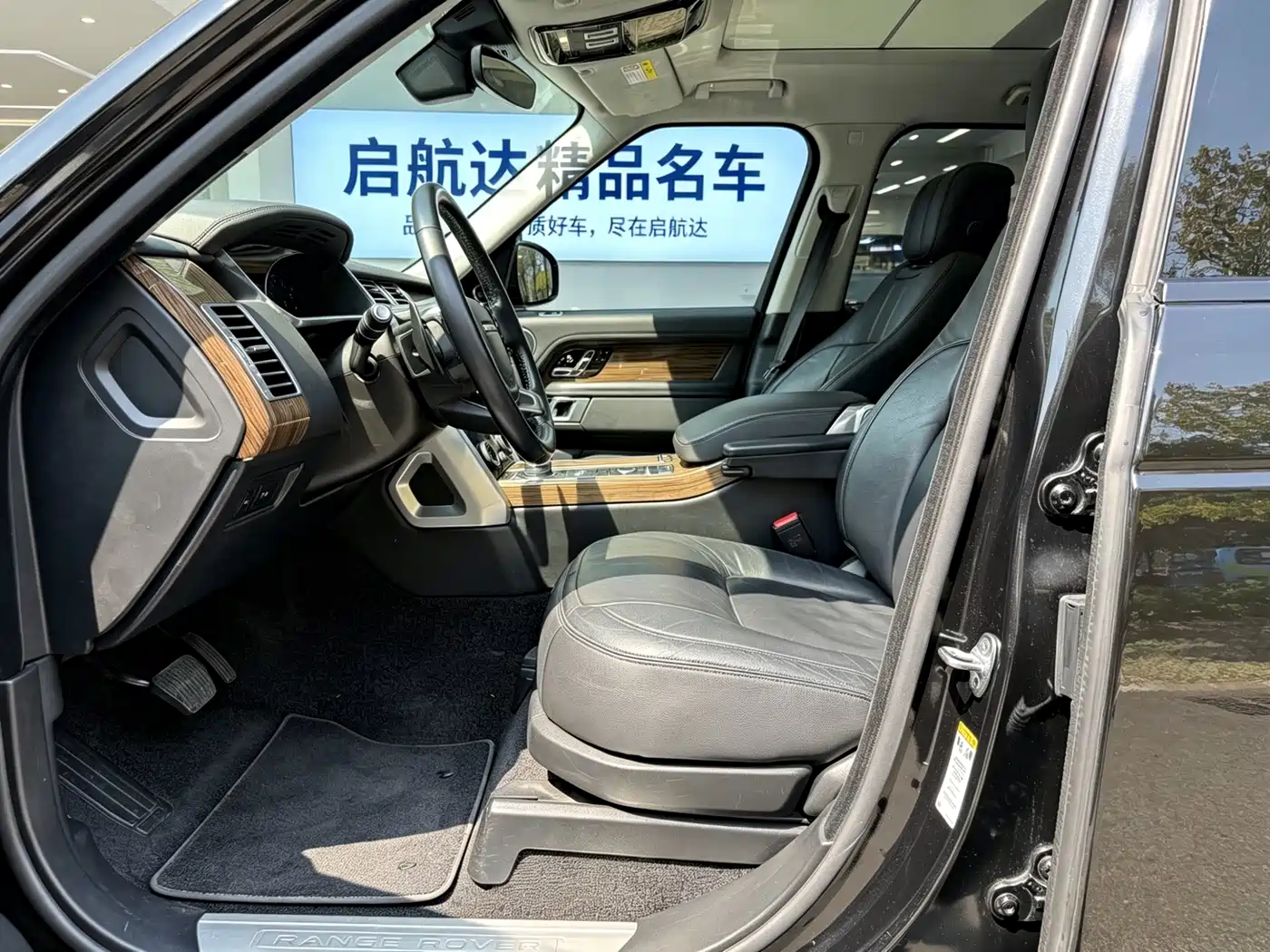 Land Rover Range Rover 2018 3.0 SC V6 Golden Age Edition фото 9