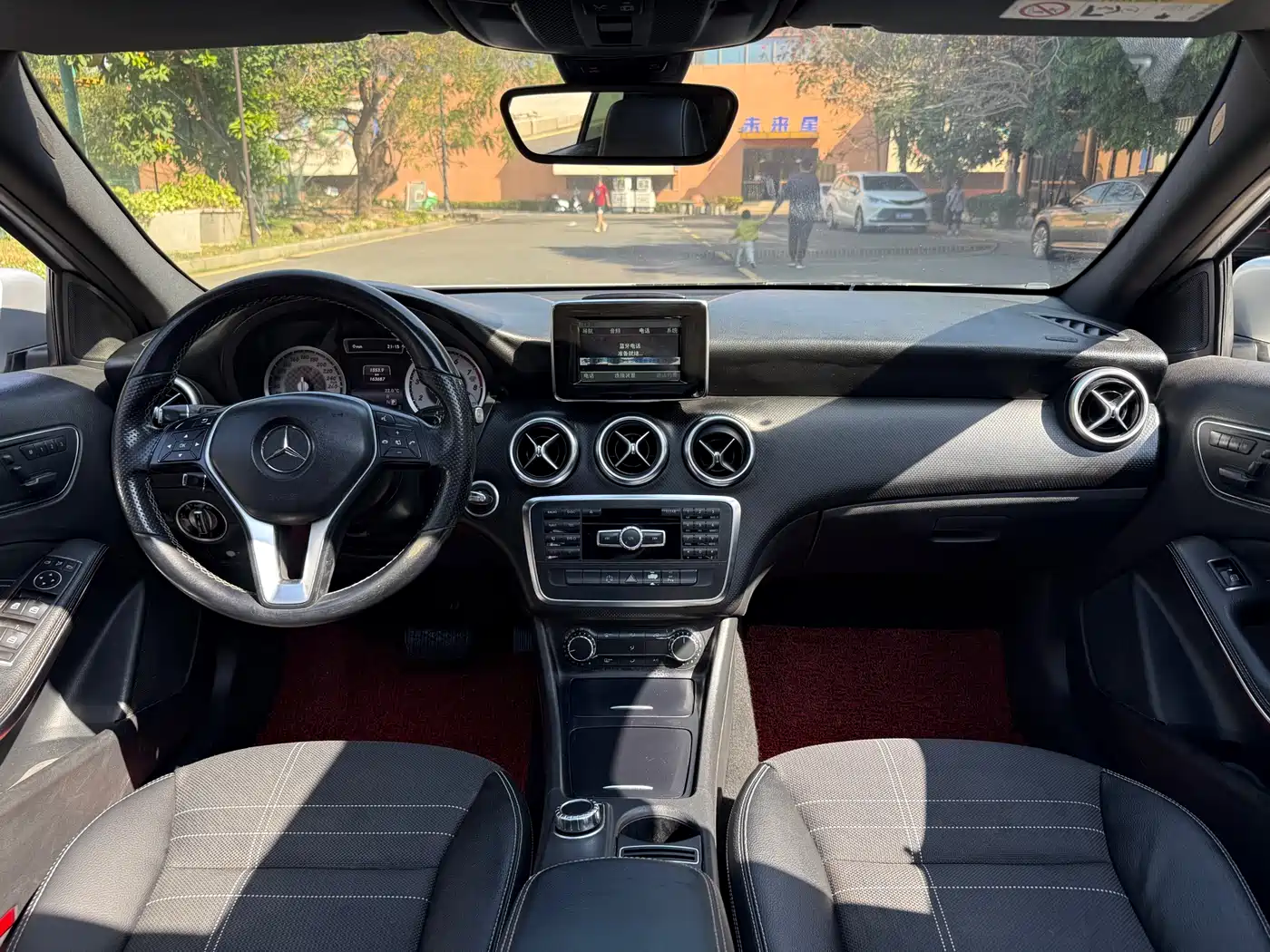 Mercedes-Benz A-Class (Import) 2013 A 200 Urban фото 11
