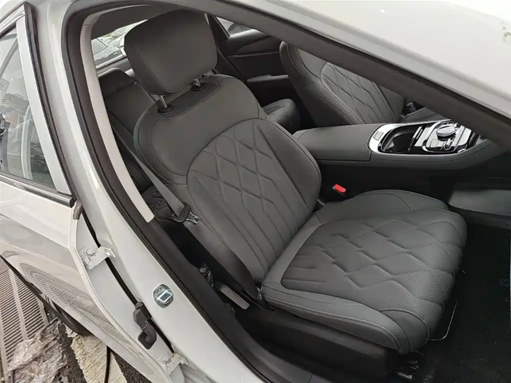 Geely Galaxy Galaxy A7 2025 EM-i 150km Long Voyage Edition фото 19