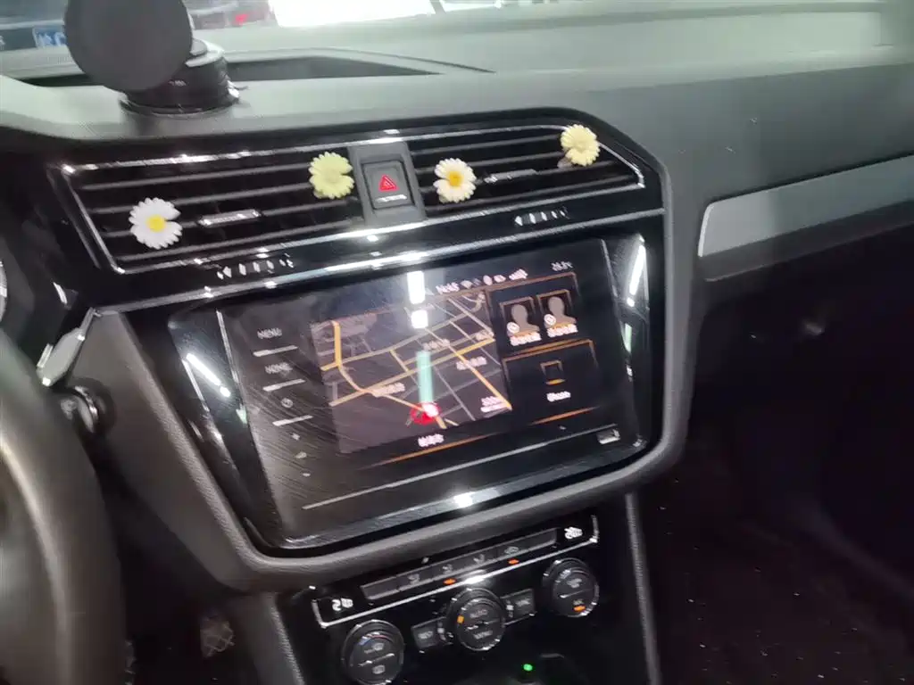 Volkswagen Tiguan L 2019 Facelift 330TSI Auto 2WD Panorama Comfort China VI фото 13