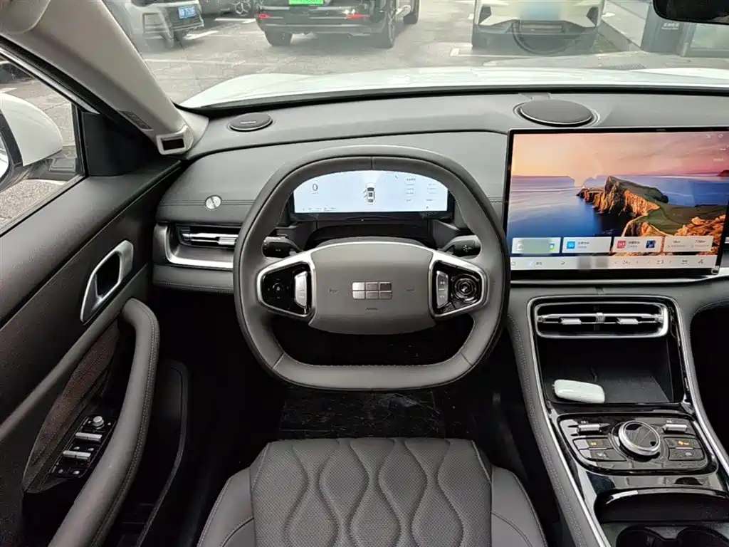 Geely Galaxy Galaxy A7 2025 EM-i 150km Long Voyage Edition фото 7