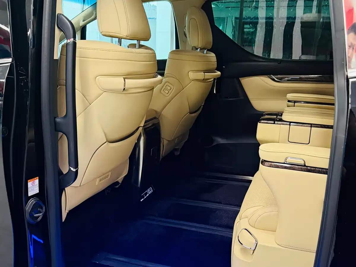 Toyota Vellfire 2021 Crown Hybrid 2.5L HV Premium Edition фото 8