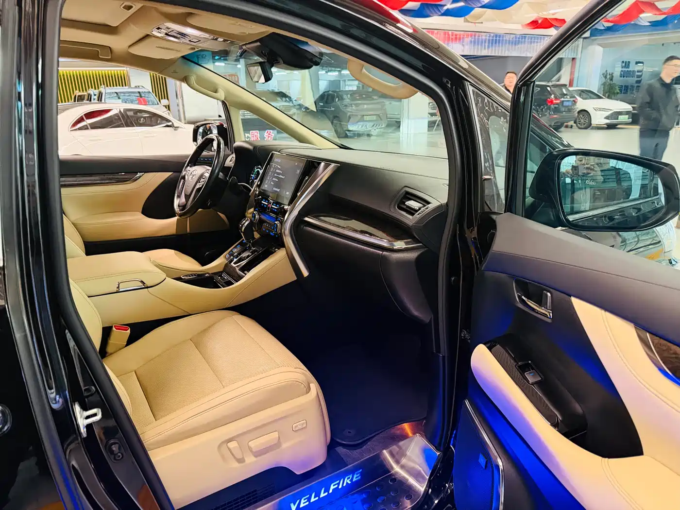 Toyota Vellfire 2021 Crown Hybrid 2.5L HV Premium Edition фото 12
