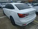 Фото 5 - Roewe i5