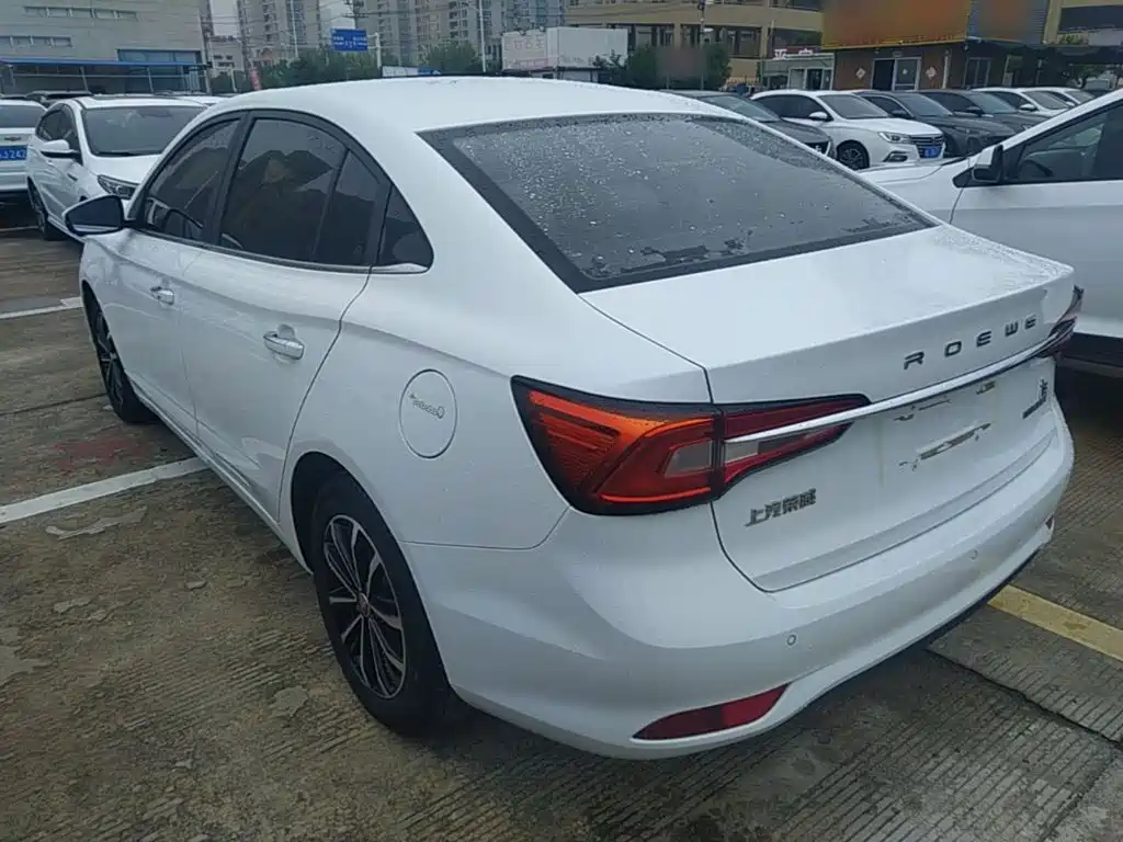 Фото 5 - Roewe i5