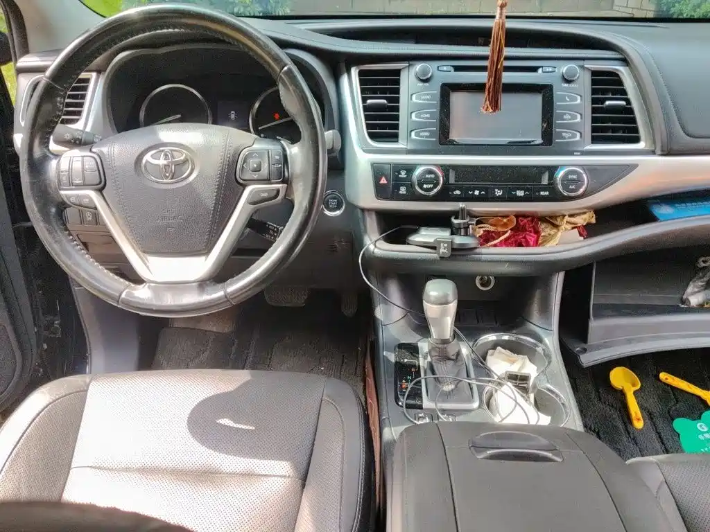 Фото 10 - Toyota Highlander