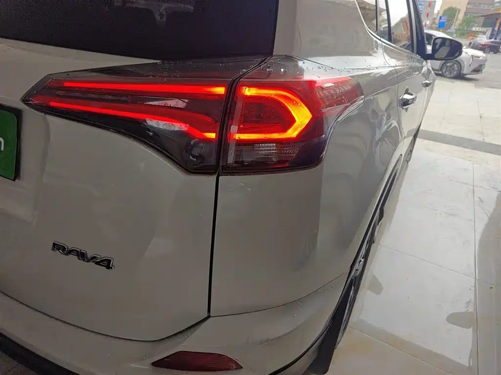 Toyota RAV4 Rongfang 2016 2.0L CVT 2WD Trend (China V) фото 24