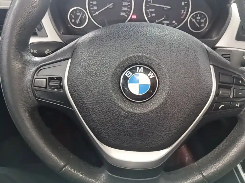 صورة 11 - BMW 4 Series
