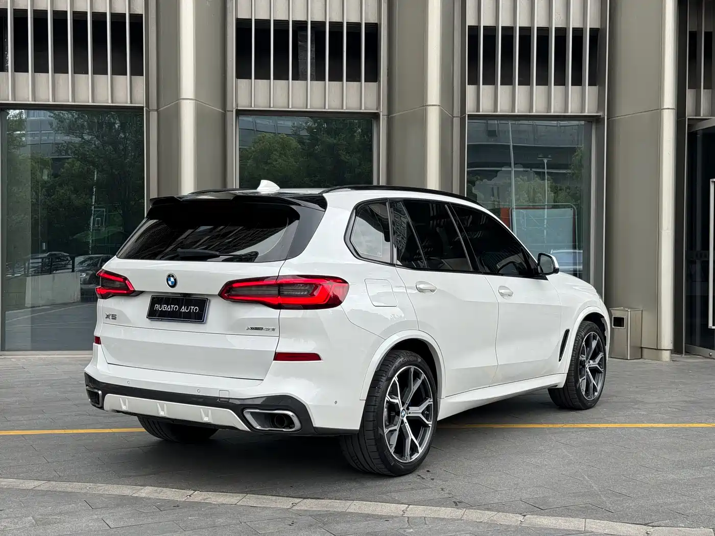 BMW X5 (Import) 2019 xDrive40i Exclusive M Sport Package фото 3