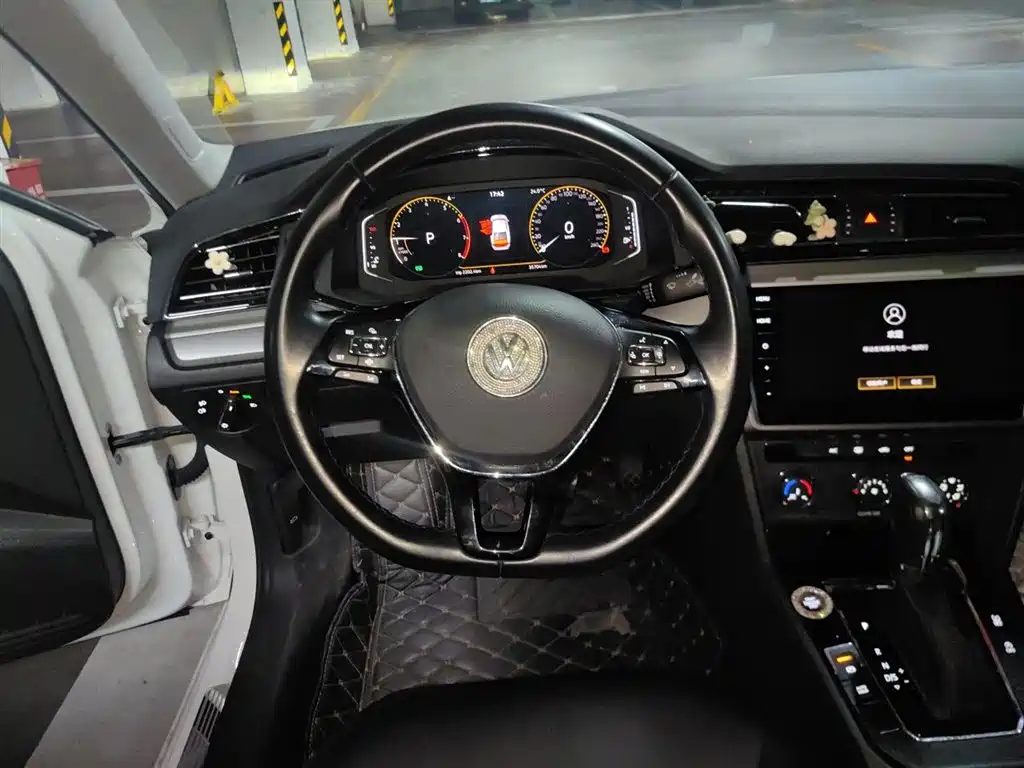 VOLKSWAGEN LINGDU