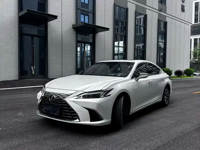  Lexus Lexus ES 2025 300h Ultimate Edition