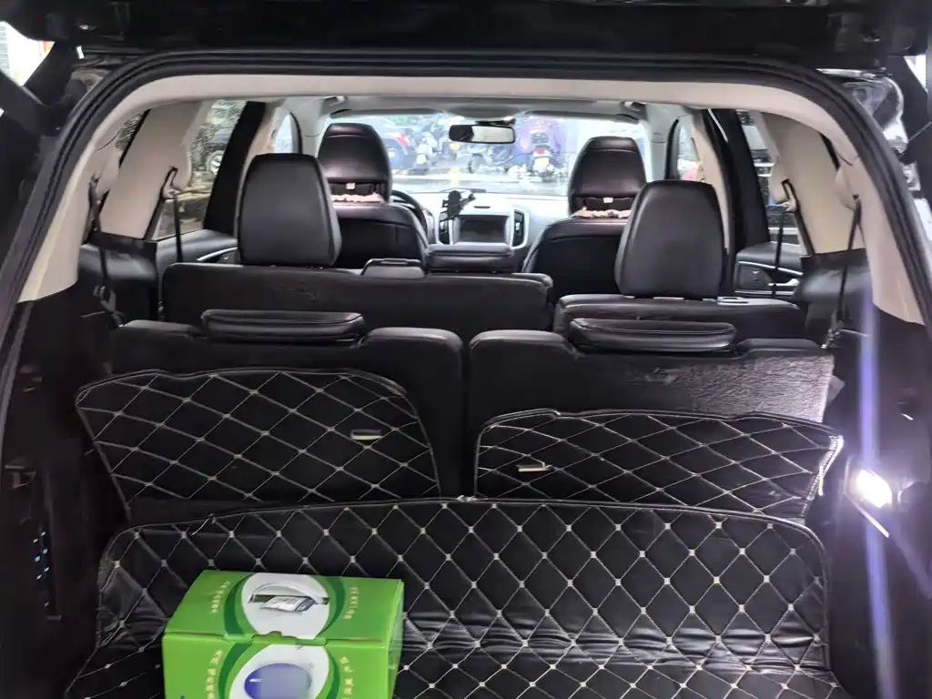 Фото 10 - Ford Edge