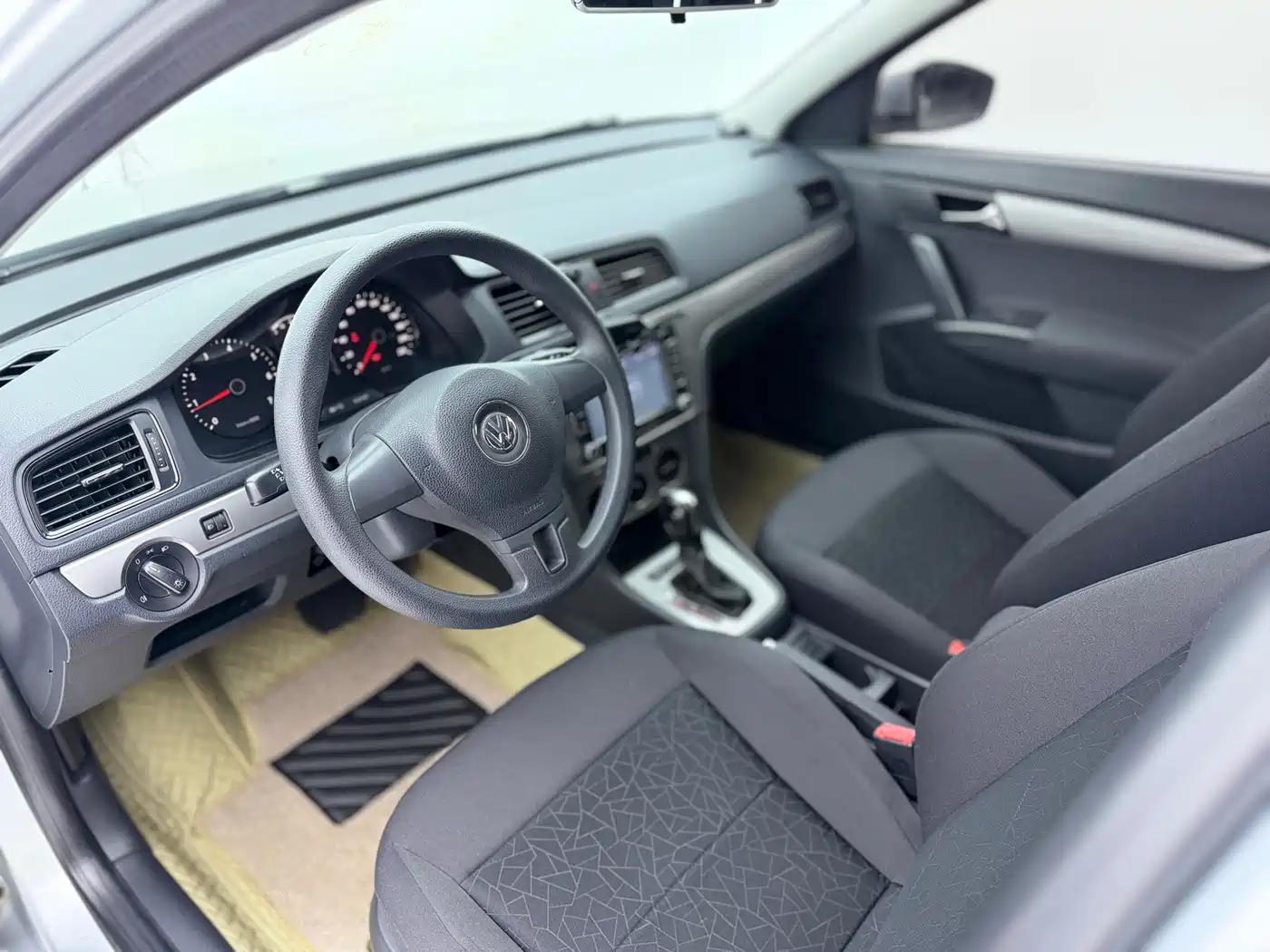 Volkswagen Lavida 2013 1.6L Automatic Trend Edition фото 4