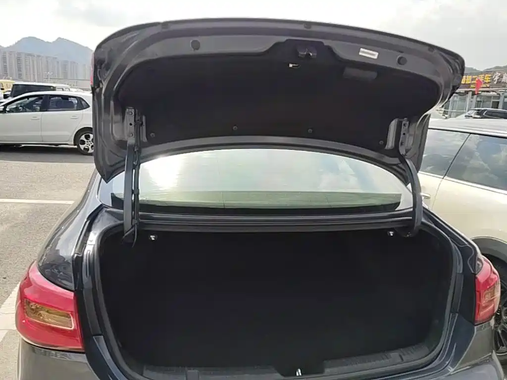 Photo 19 - Kia Shuma