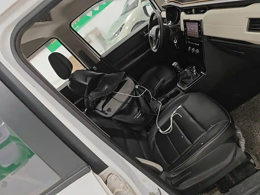 Wuling Motors Wuling Hongguang PLUS 2020 2019 1.5T Manual Luxury 7-seater