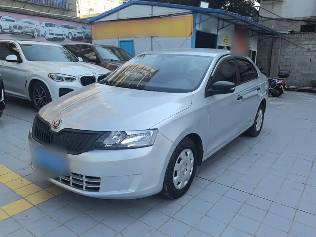 Фото 1 - Škoda Rapid