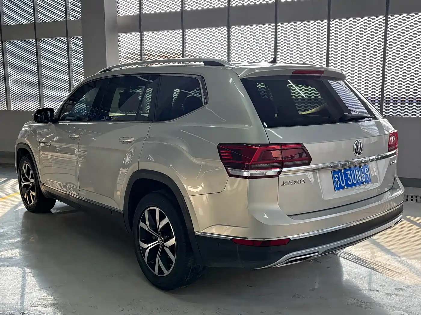 Volkswagen Teramont 2017 530 V6 4WD Luxury Edition фото 12