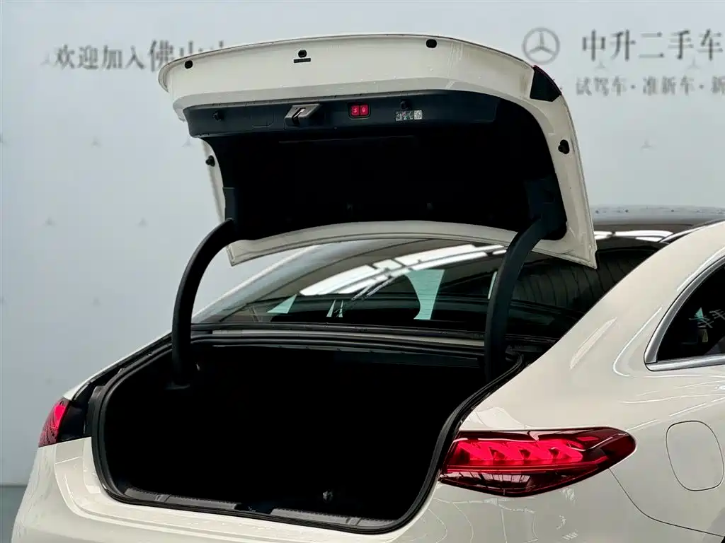 Mercedes-Benz EQE 2025 500 4MATIC Pioneer фото 3