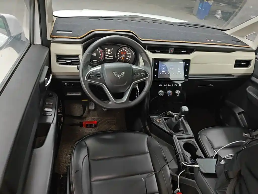 Wuling Motors Wuling Hongguang PLUS 2020 2019 1.5T Manual Luxury 7-seater