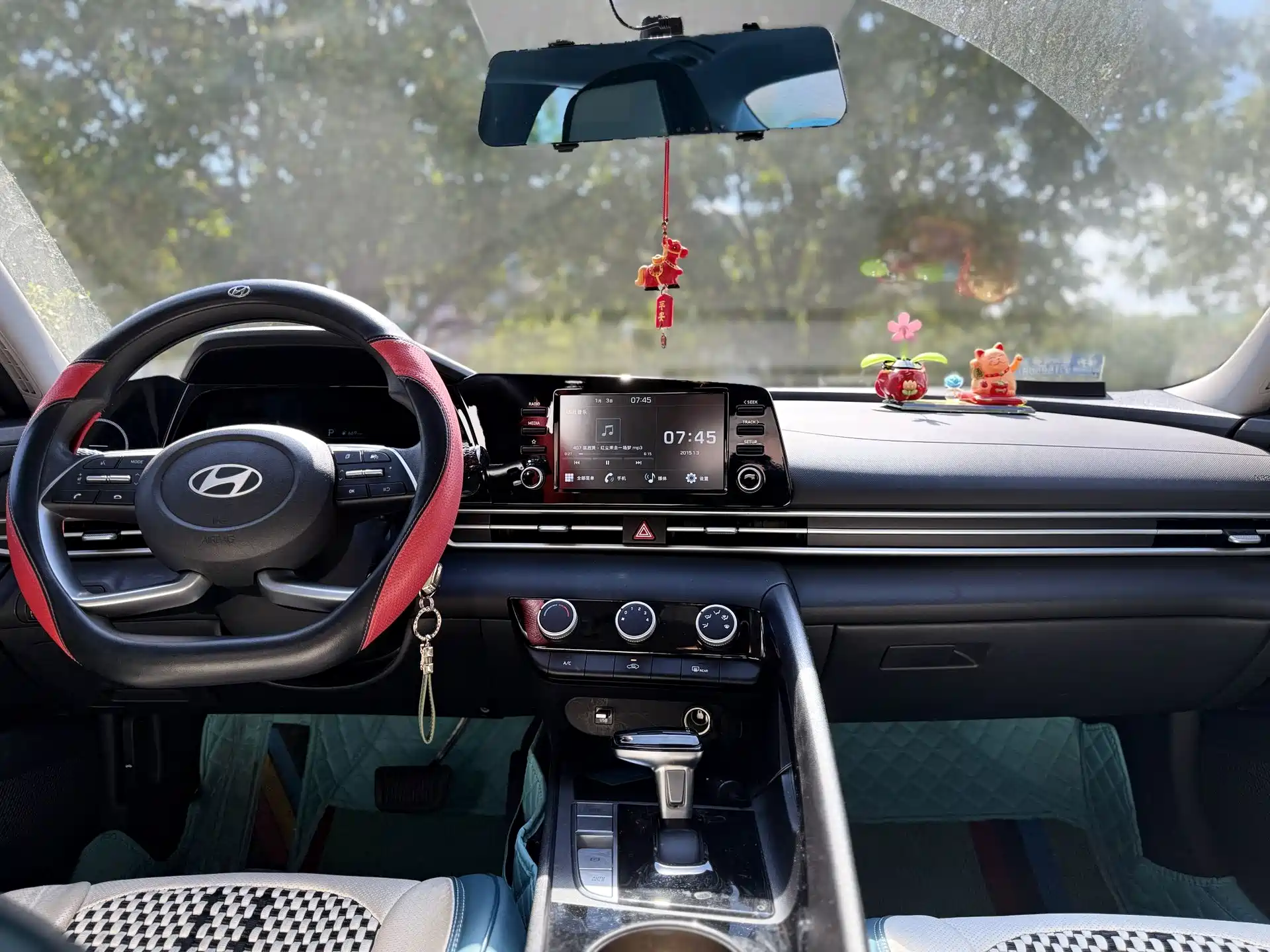 Photo 13 - Hyundai Elantra