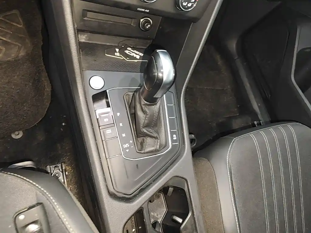 Photo 14 - Volkswagen Tiguan L