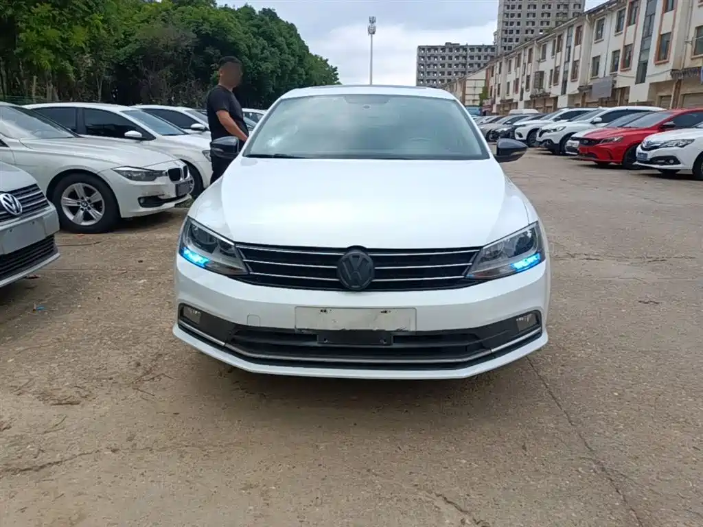 Volkswagen Sagitar 2017 1.6L Automatic Comfort фото 3