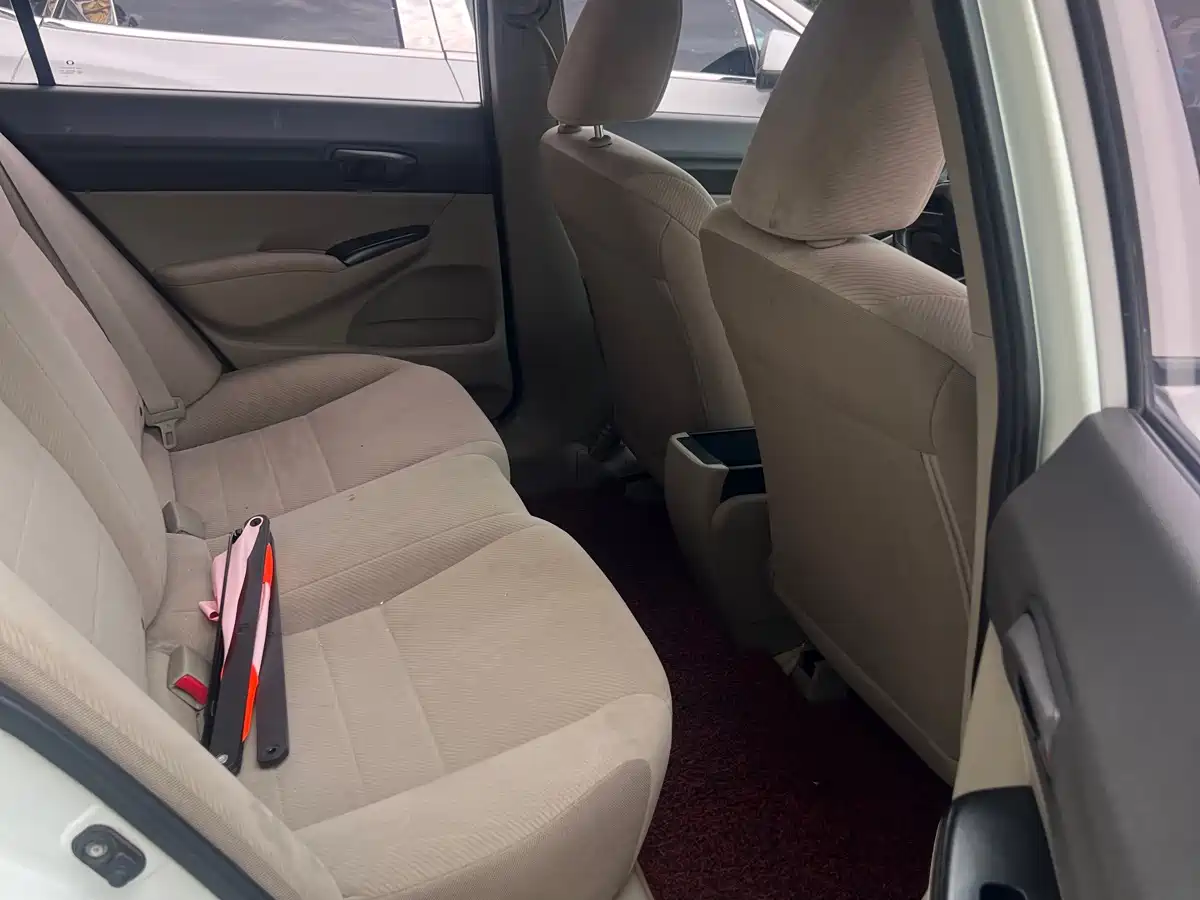 CIIMO CIIMO 2015 2015 1.8L Automatic Comfort Edition