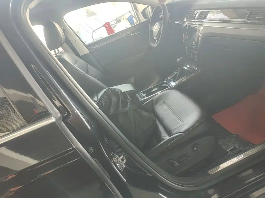 Фото 25 - Volkswagen Passat