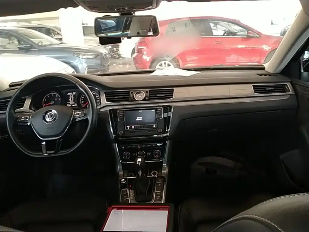 Volkswagen Passat 2017 330TSI DSG Prestige фото 10