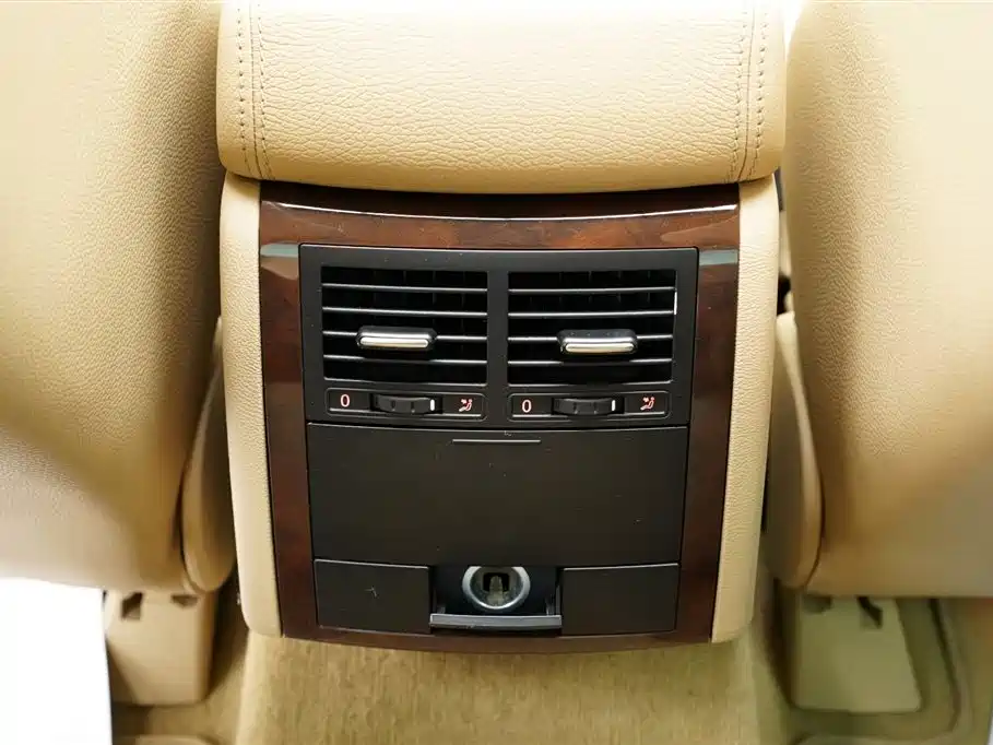 Volkswagen Touareg 2007 3.6L Luxury фото 26