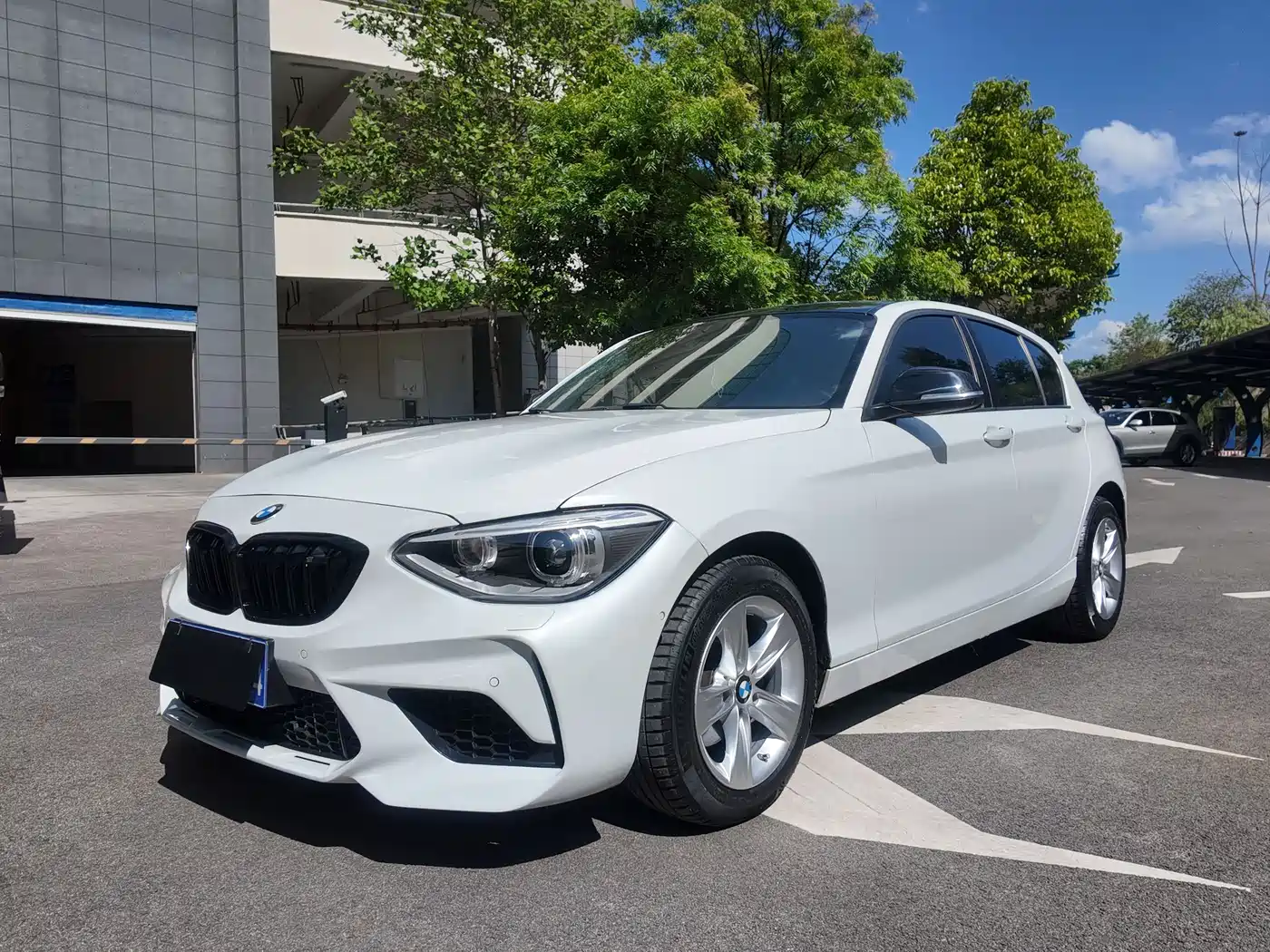 BMW 1 Series (Import) 2013 Facelift 118i Sport Model фото 2