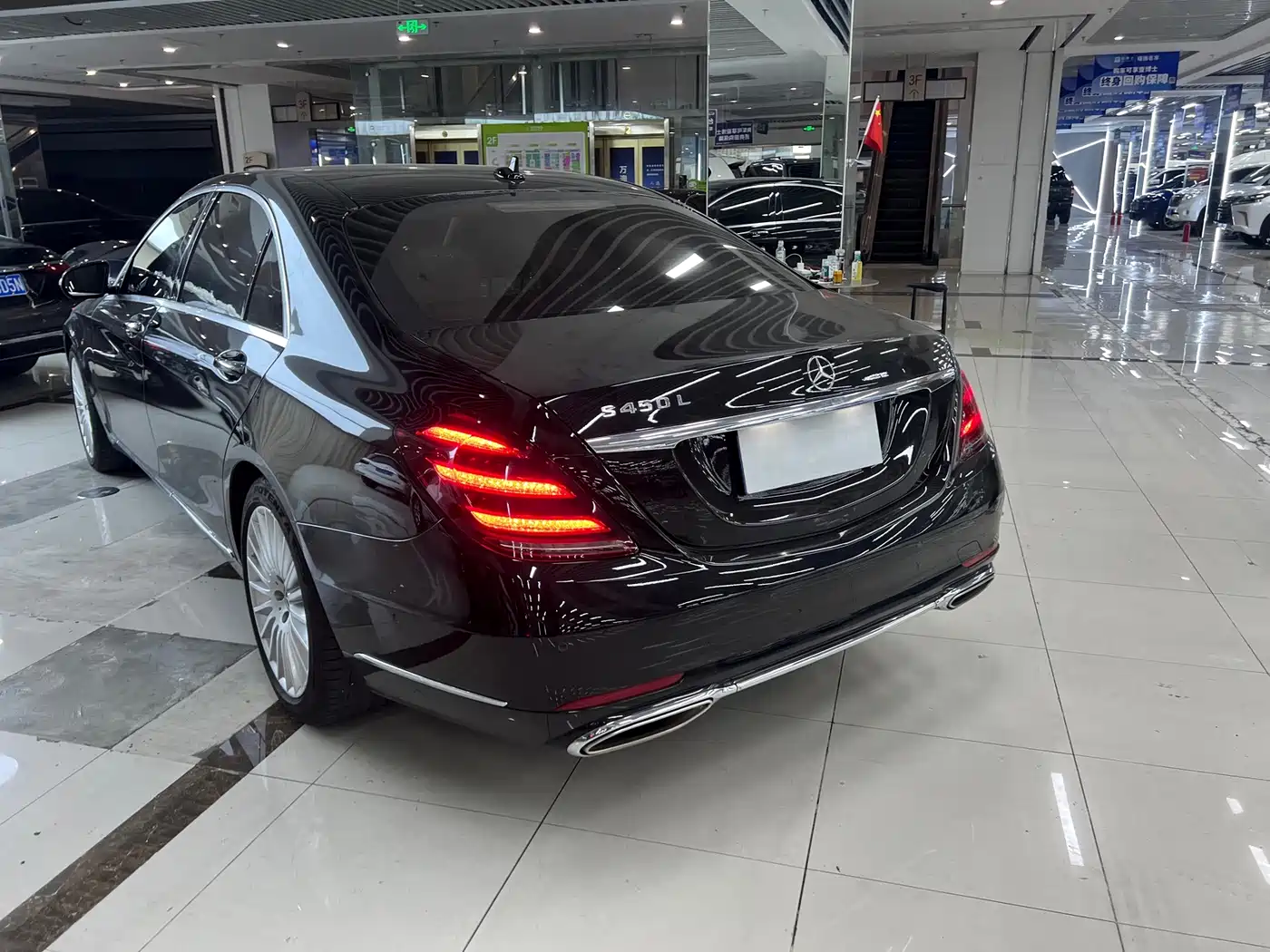 Фото 10 - Mercedes-Benz S-Class