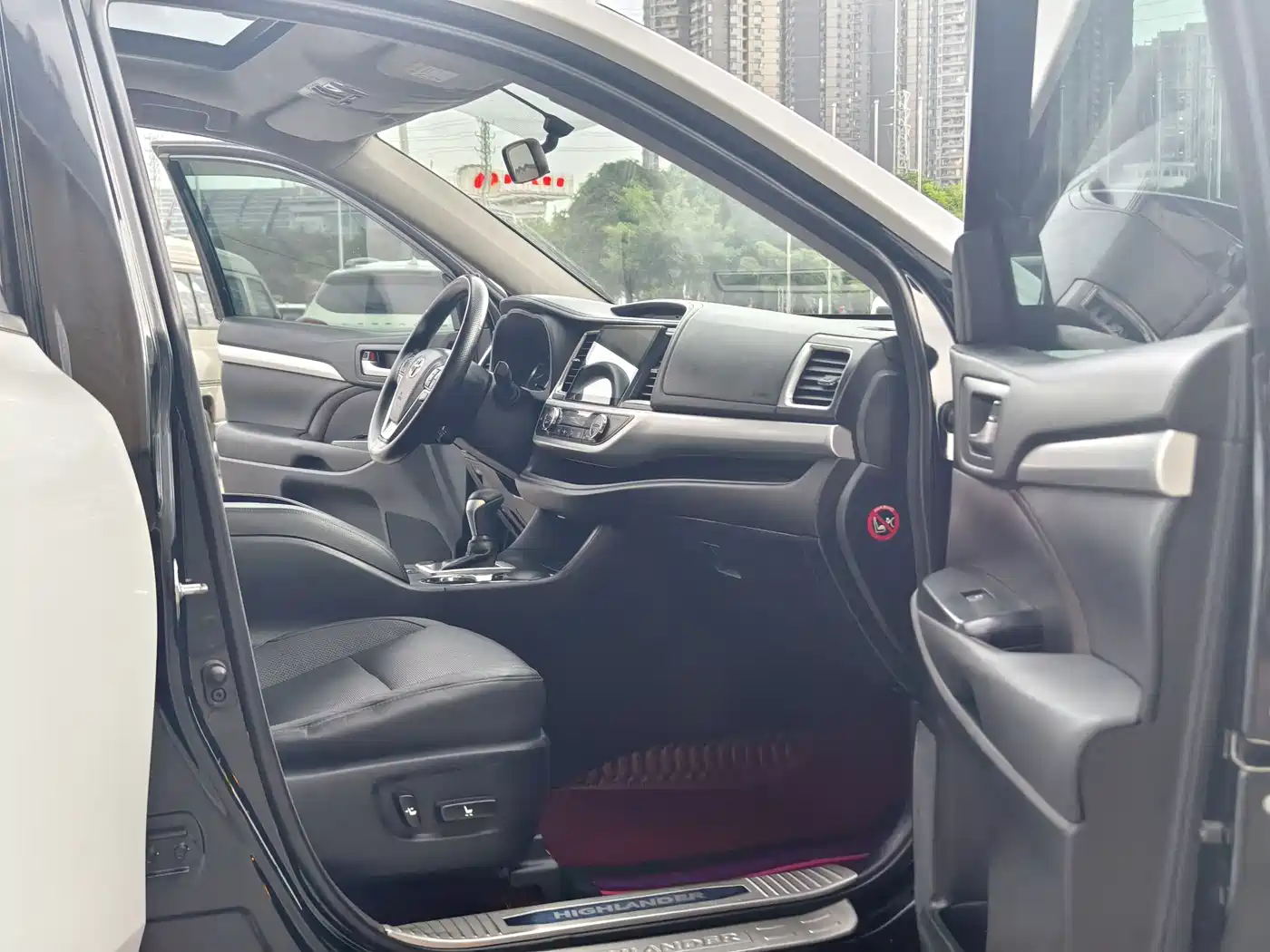 Photo 9 - Toyota Highlander