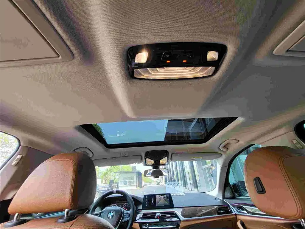 BMW 5 Series 2018 528Li Launch Special Edition фото 16