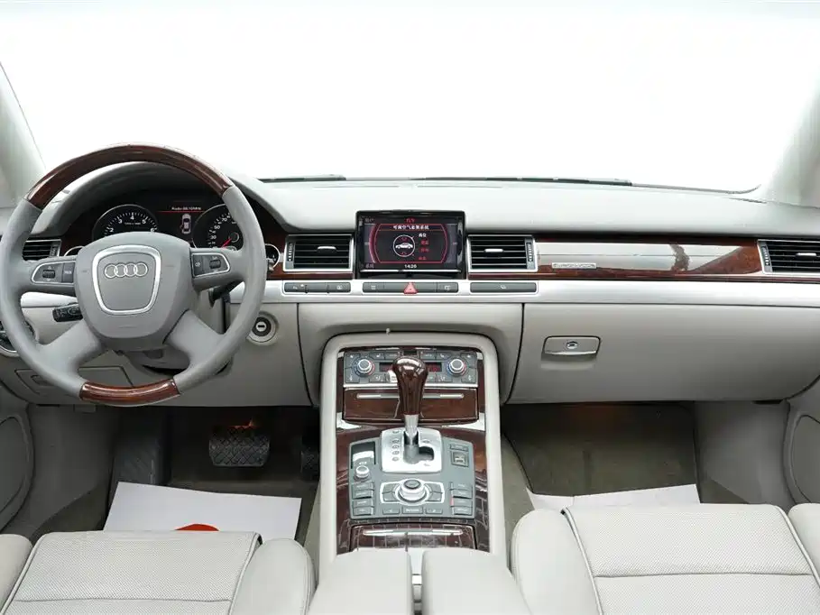 Audi A8 2009 Audi A8L 4.2 FSI quattro Premium фото 14