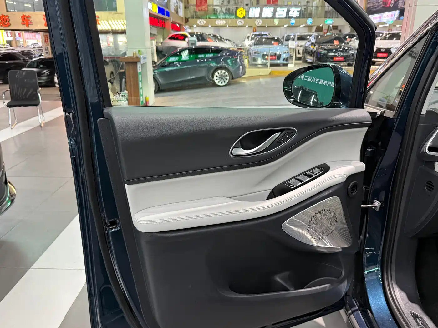 Voyah Auto Voyah Dreamer 2025 PHEV AWD Flagship Kunpeng Edition фото 6