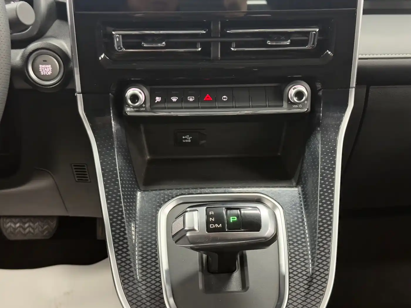 Haval M6 2023 PLUS 1.5T DCT Luxury Smart Connect фото 9
