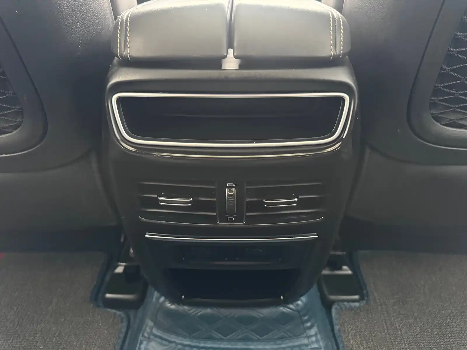 Фото 9 - Geely Borui