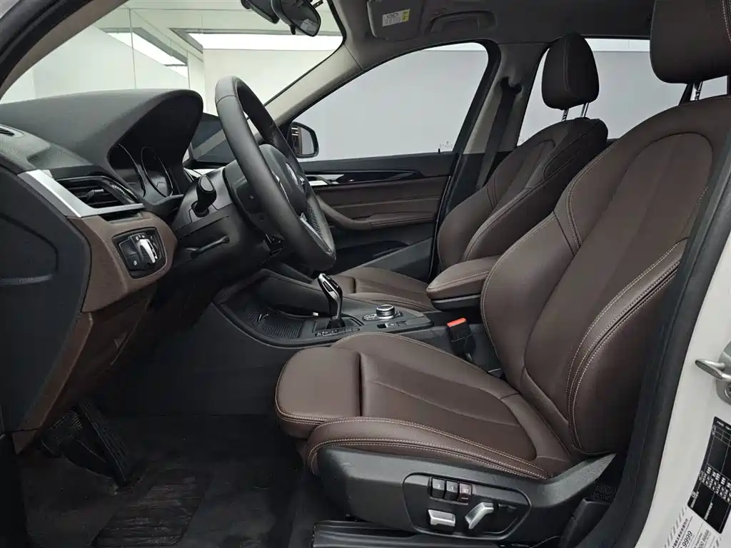 BMW X1 2021 sDrive25Li Leading фото 4
