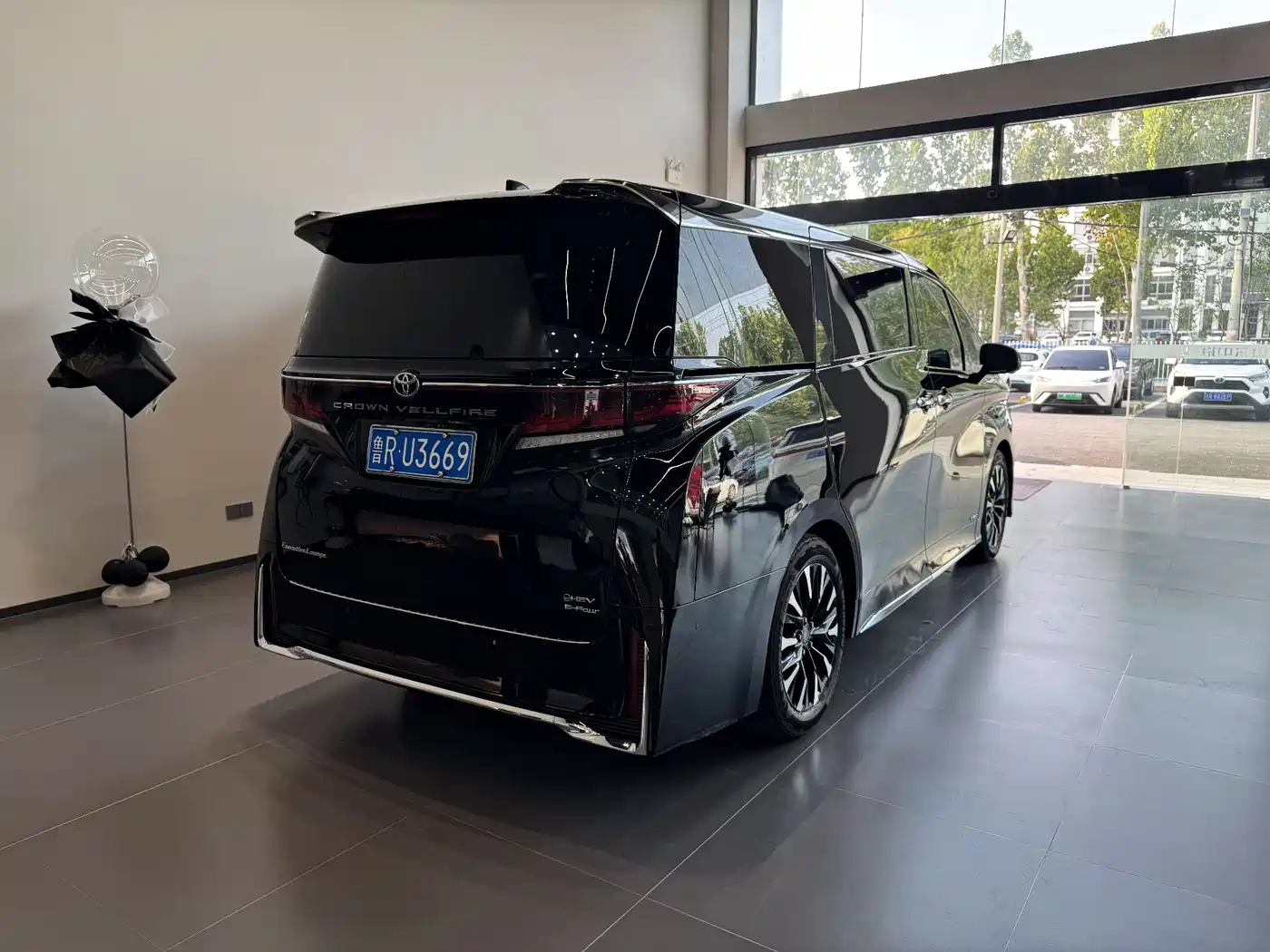 Toyota Vellfire 2024 Crown Hybrid 2.5L Premium Edition фото 5