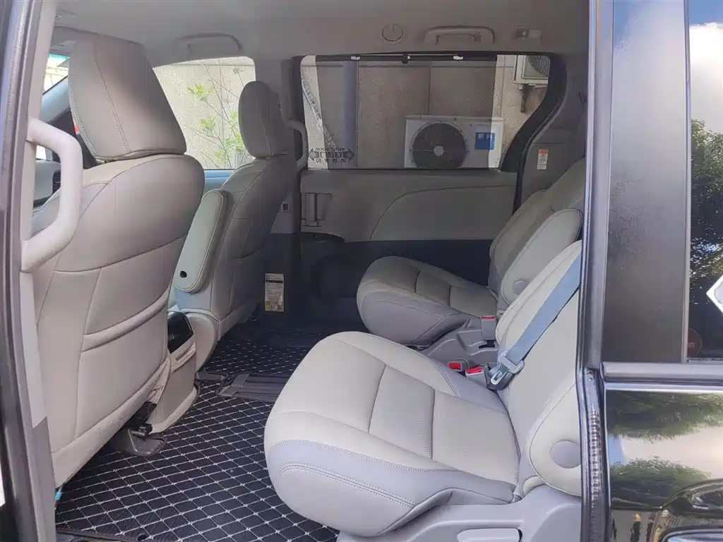 Toyota Sienna 2015 3.5L 2WD LE фото 8