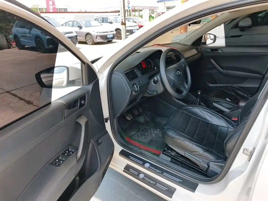 VOLKSWAGEN SANTANA