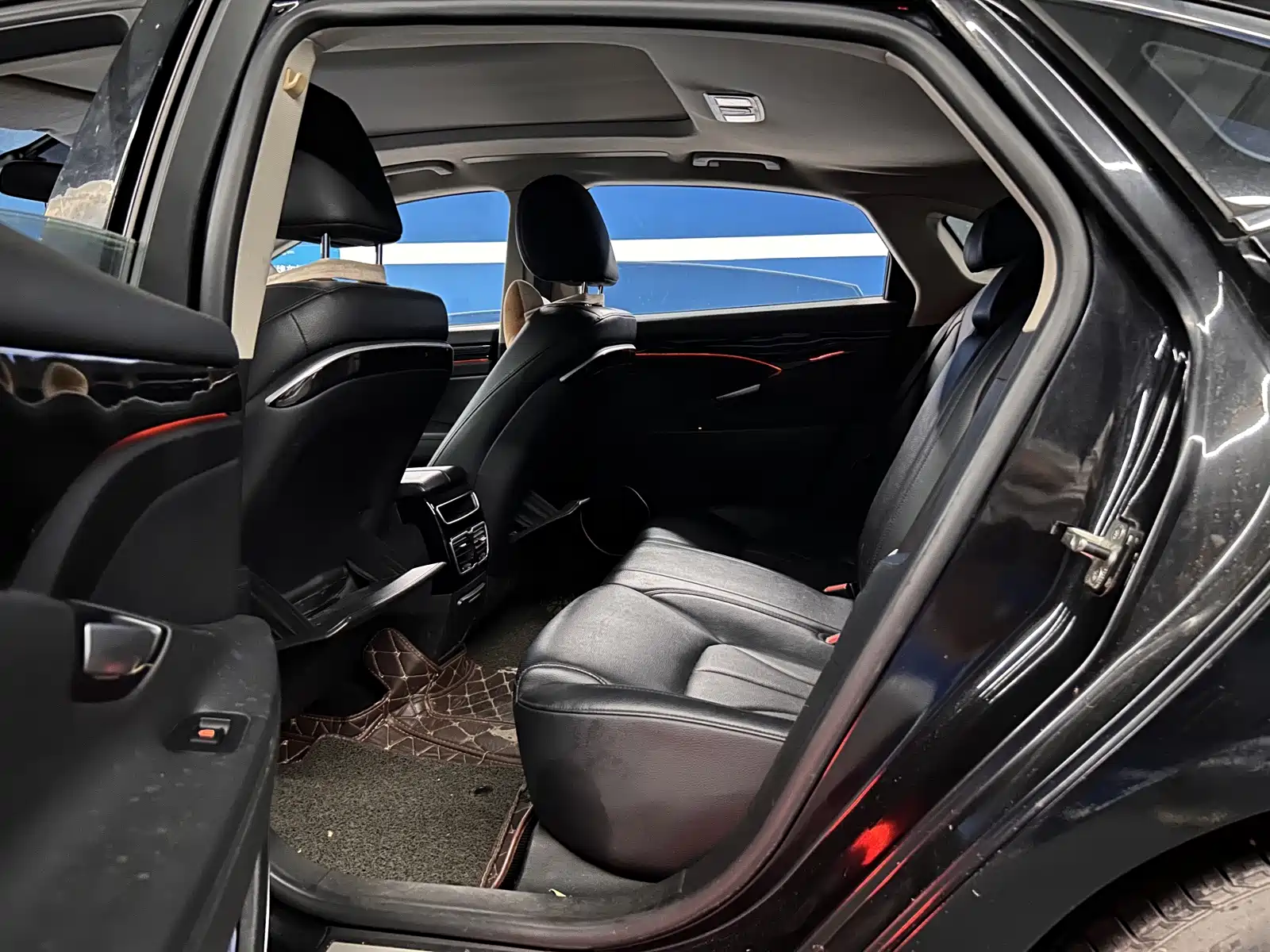 Фото 8 - Geely Borui