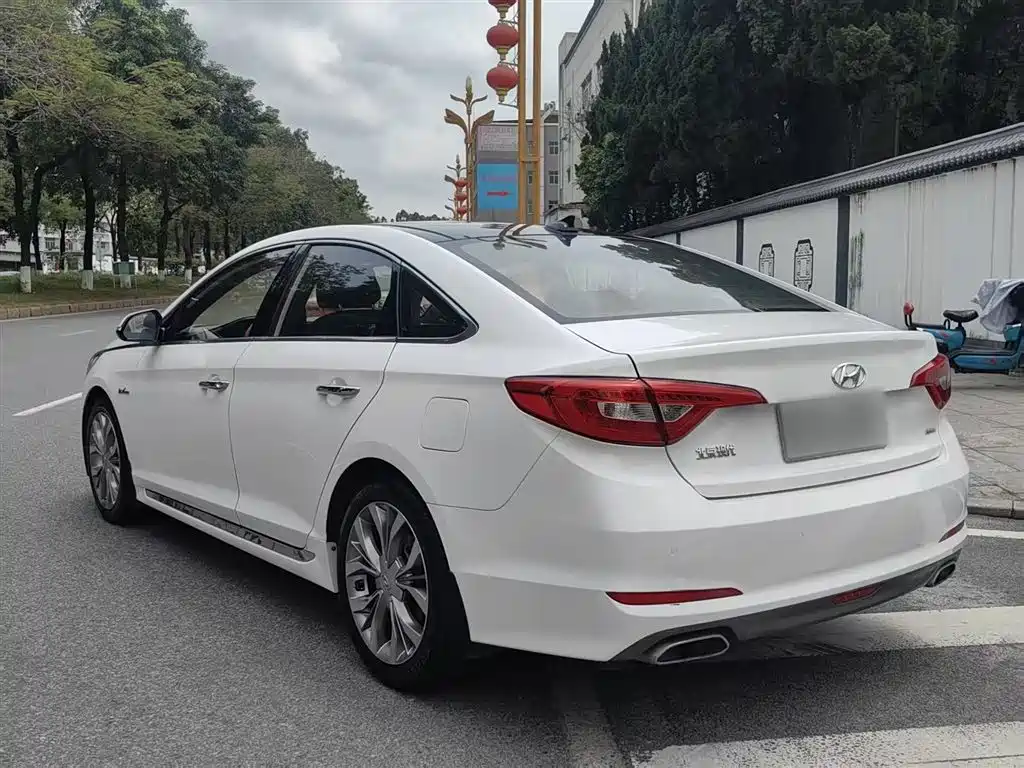 Hyundai Sonata 2015 1.6T DLX Premium фото 7