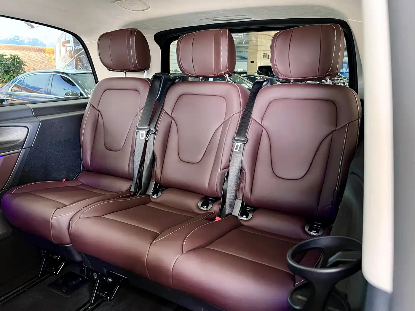 Mercedes-Benz V-Class 2024 V 300 L Long Wheelbase Luxury Edition фото 11
