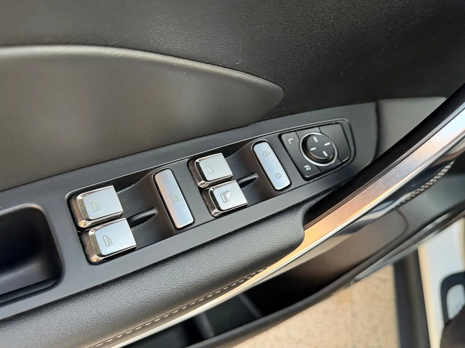 Photo 14 - Geely Atlas